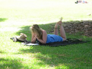 Reading in Sydney Botanic Gardens credit: Hector Garcia on flickr (CC by -SA 2.0)